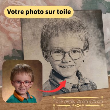 Photo Gravée sur Toile Portrait en noir et blanc d'un enfant avec des lunettes, souriant. Photo en toile à côté.